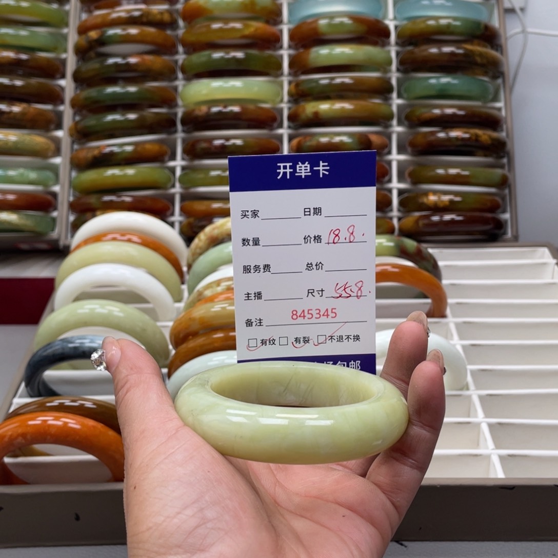 蛇纹石玉手镯未镶嵌天***帅