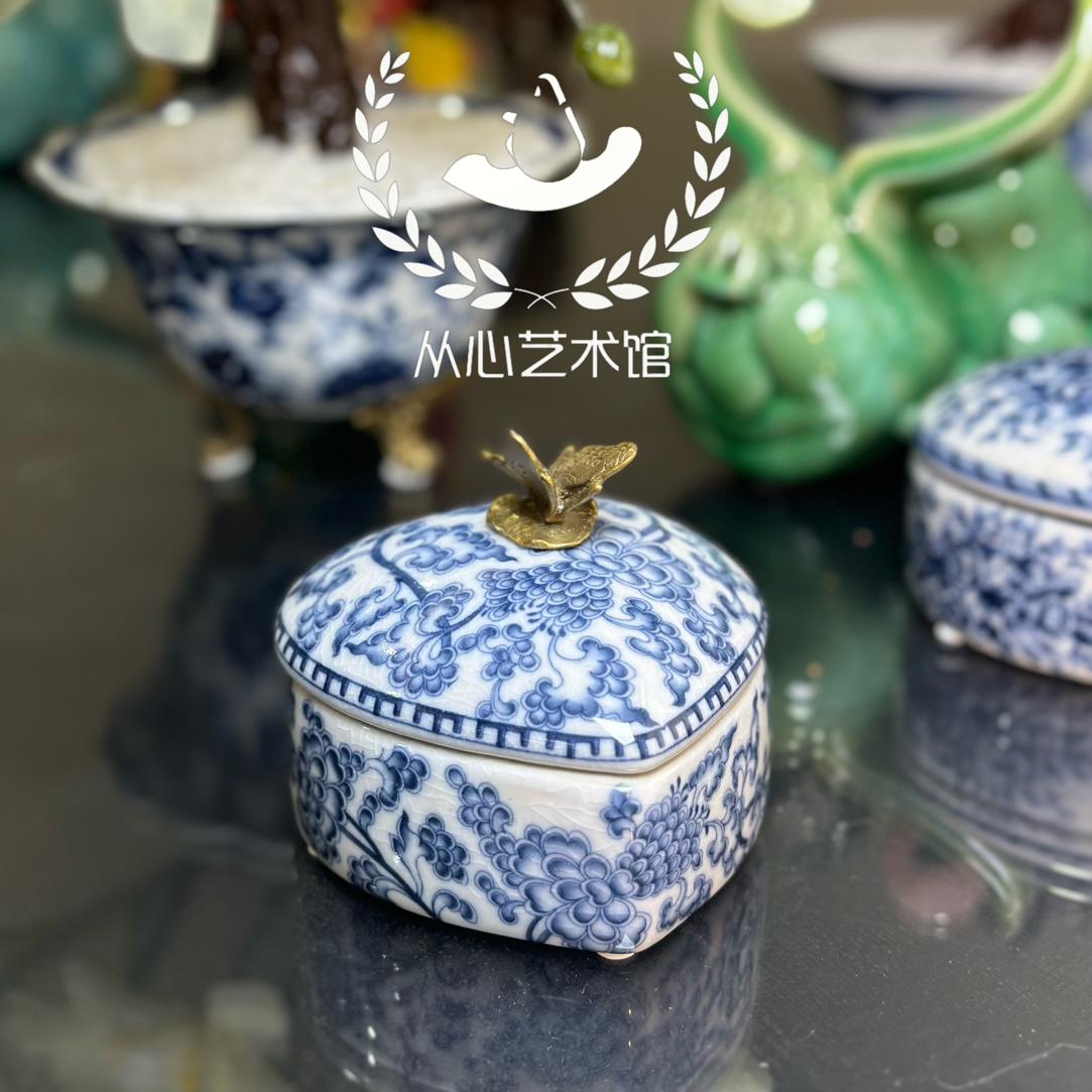 【从心馆】青花陶瓷镶铜蝴蝶设计的新中式首饰盒可作梳妆台摆件