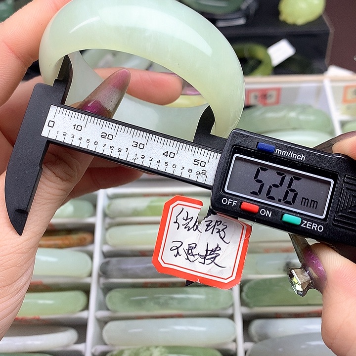 蛇纹石玉手镯未镶嵌537