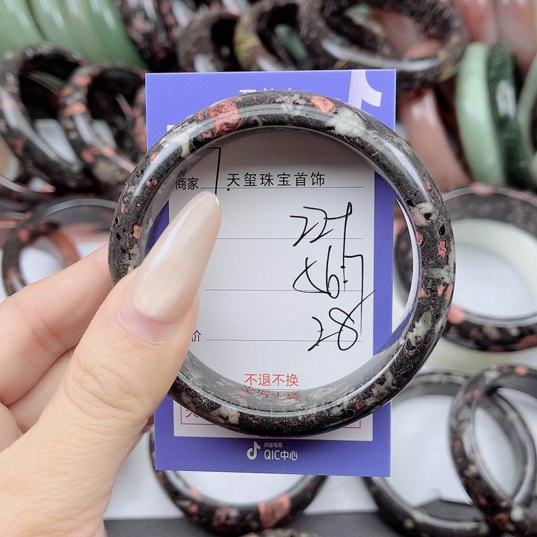 石英质玉未镶嵌手镯229