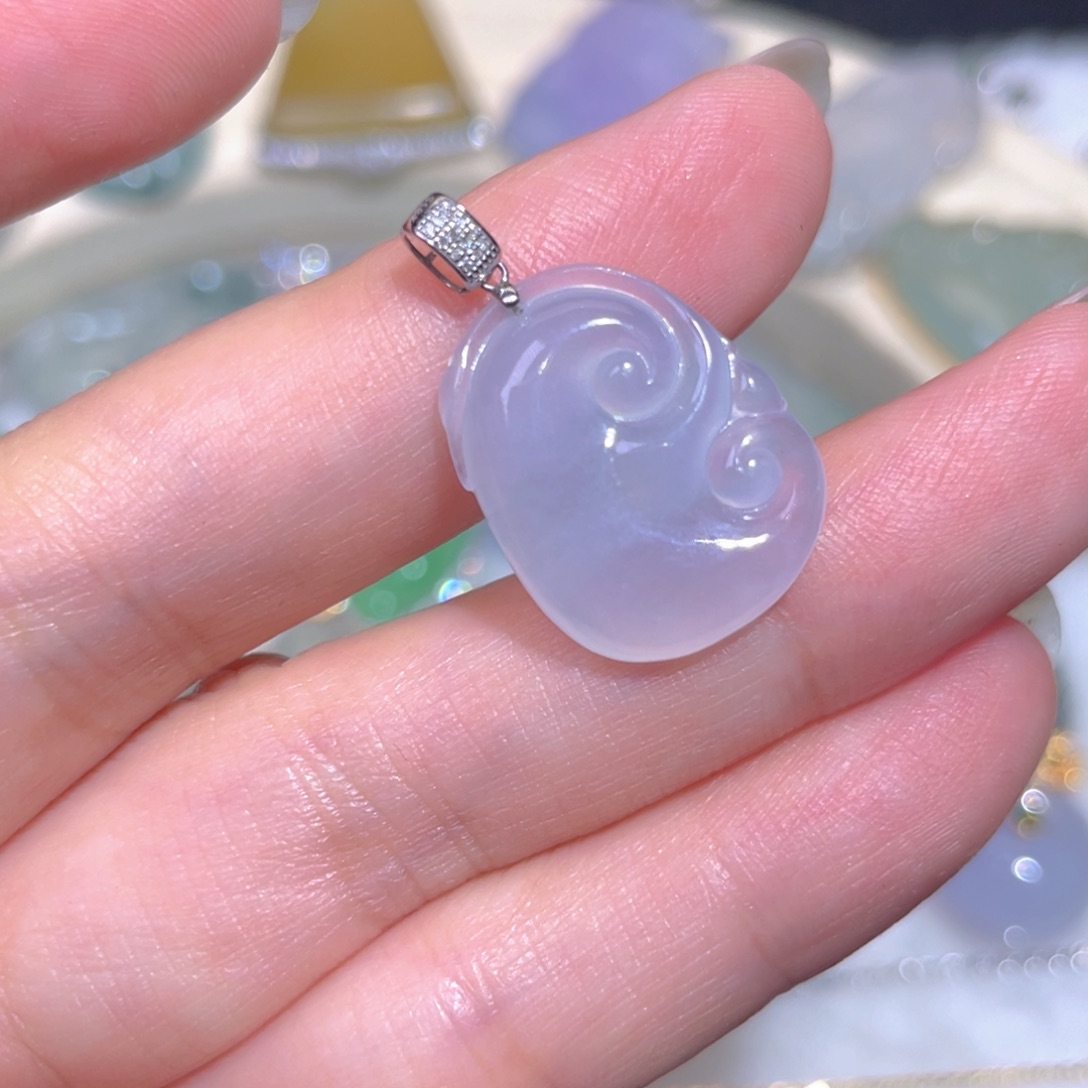 翡翠18K金镶嵌颈饰翡翠