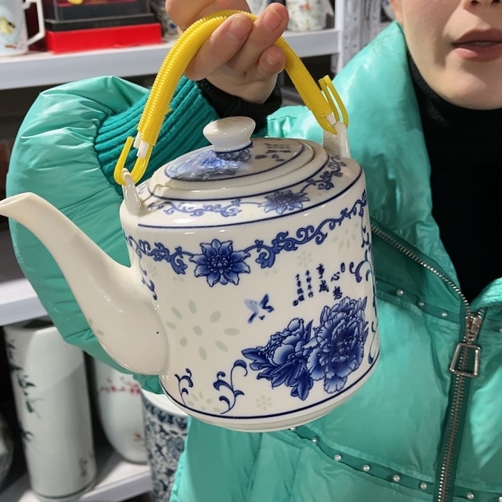 瓷片///////景德镇陶瓷提梁壶。