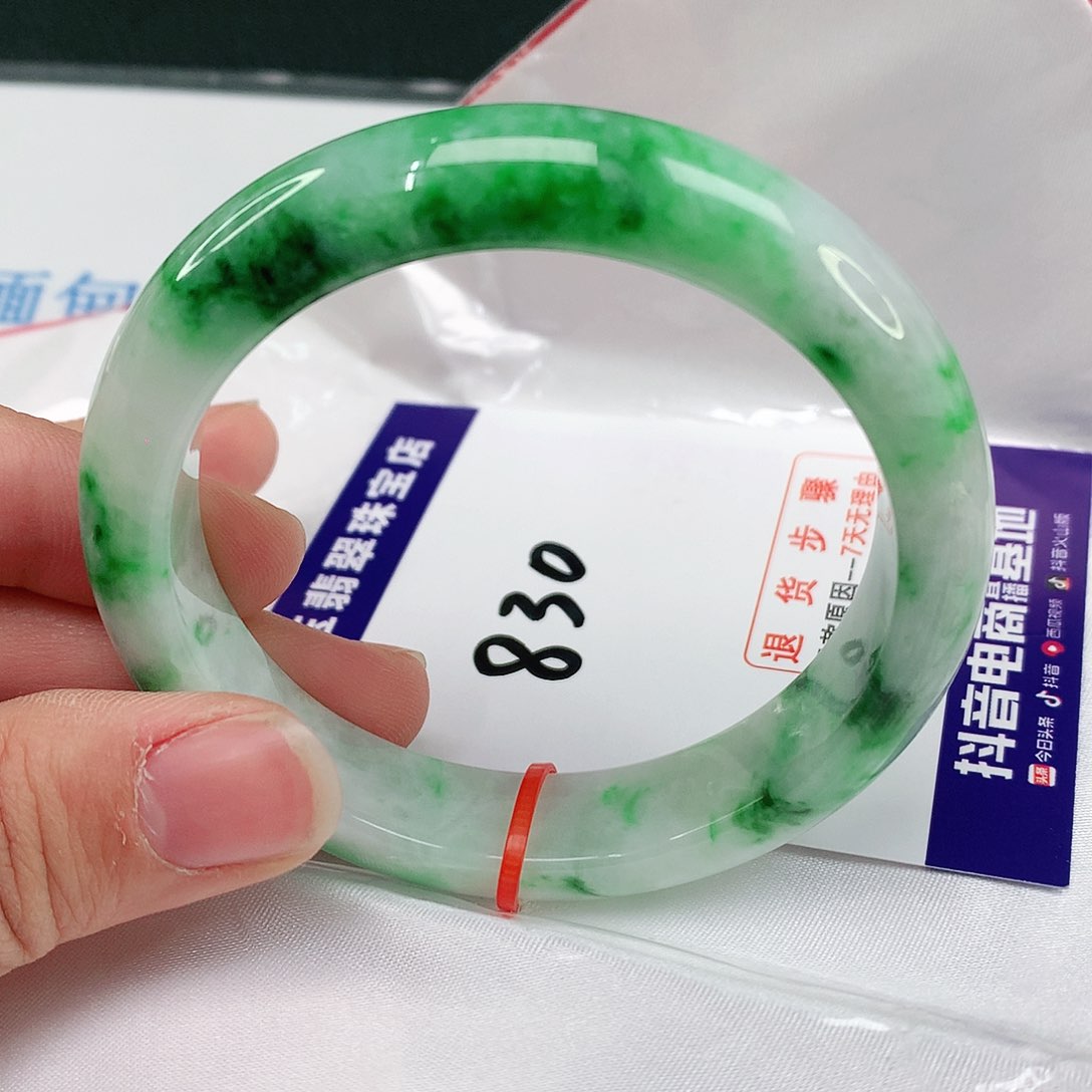 翡翠手镯未镶嵌翡翠