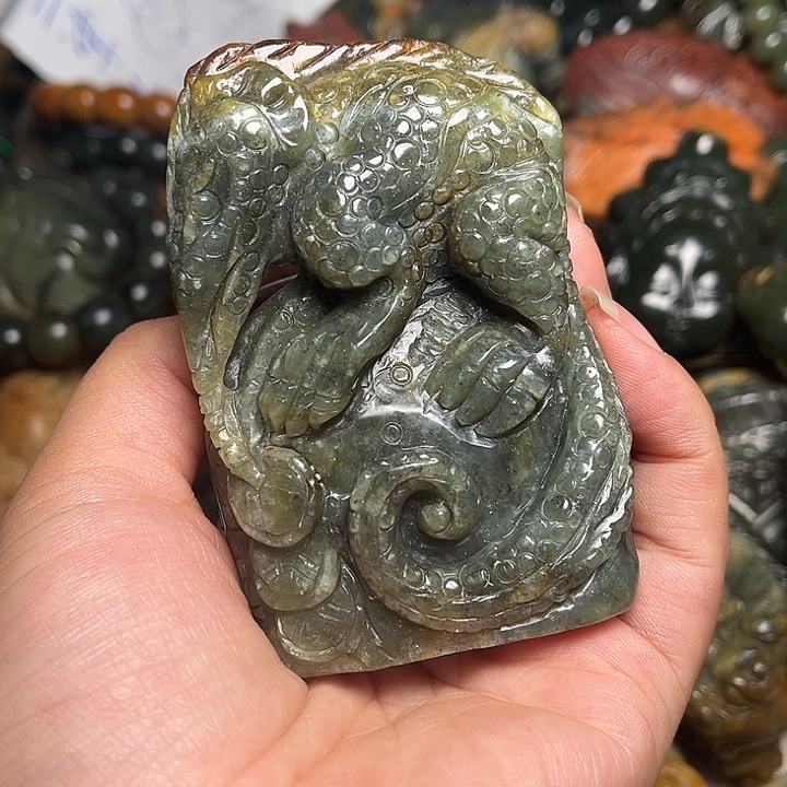 未镶嵌岫岩河磨玉（透闪石质玉）挂件