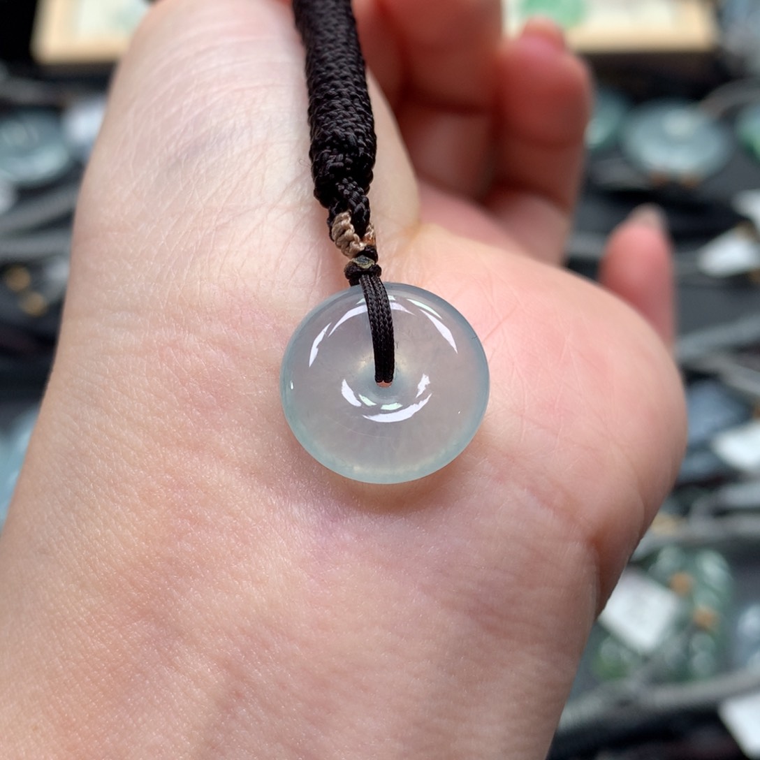 翡翠颈饰未镶嵌扣子