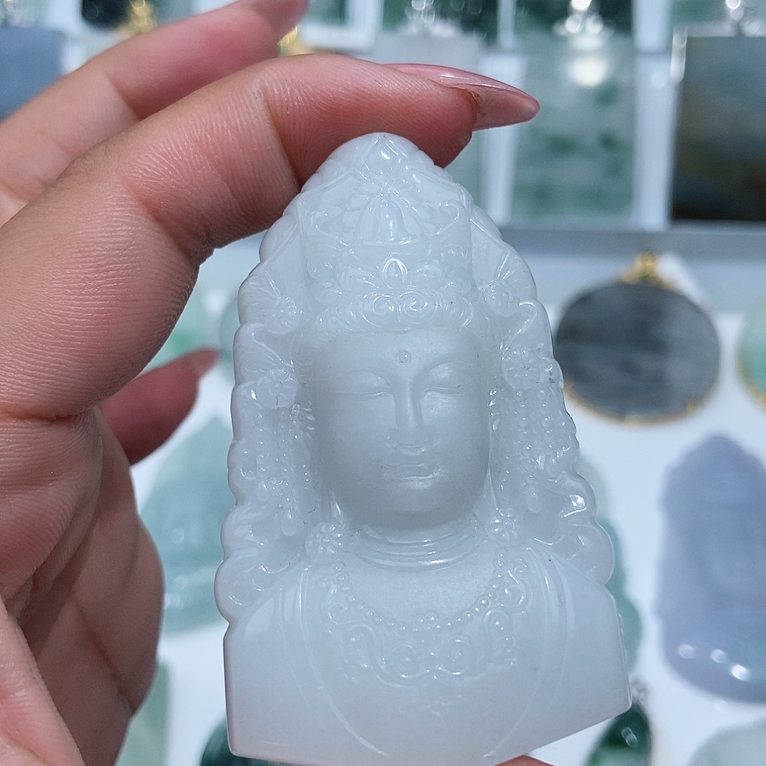 翡翠颈饰未镶嵌缅甸
