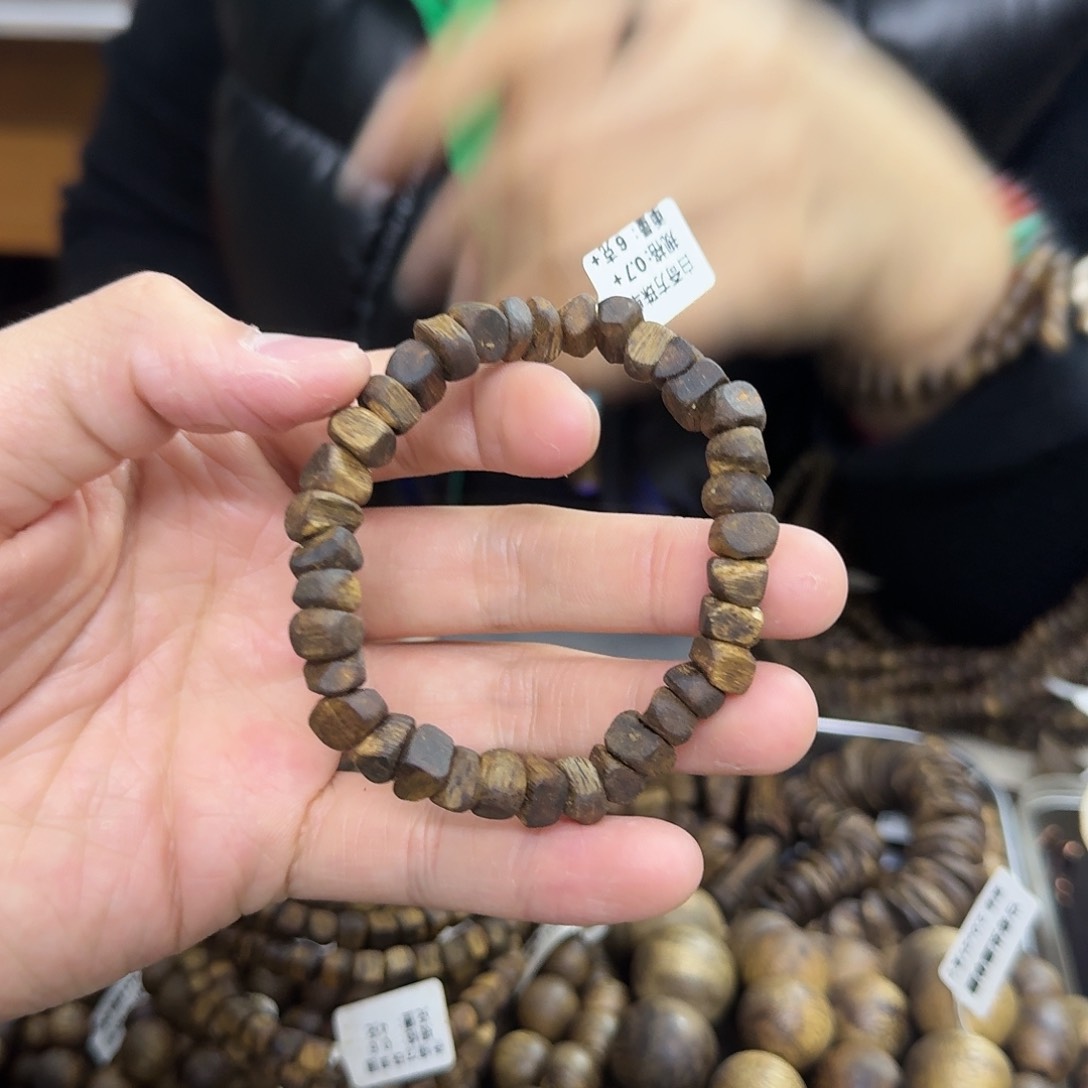 沉香沉香枕白棋沉水浮方珠单圈 0.8-6 克多样性发一