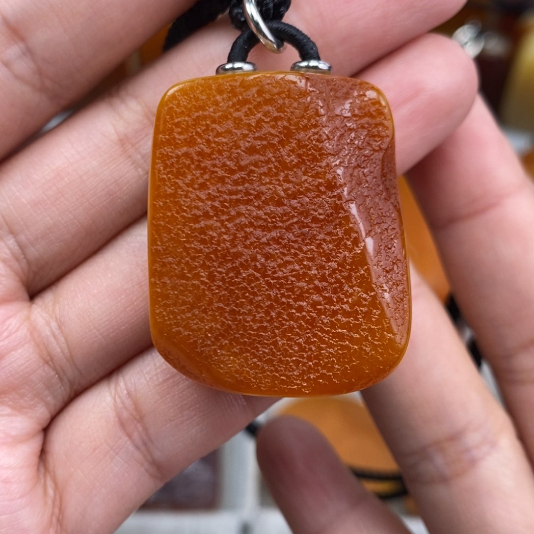 琥珀吊坠(赠链)未镶嵌