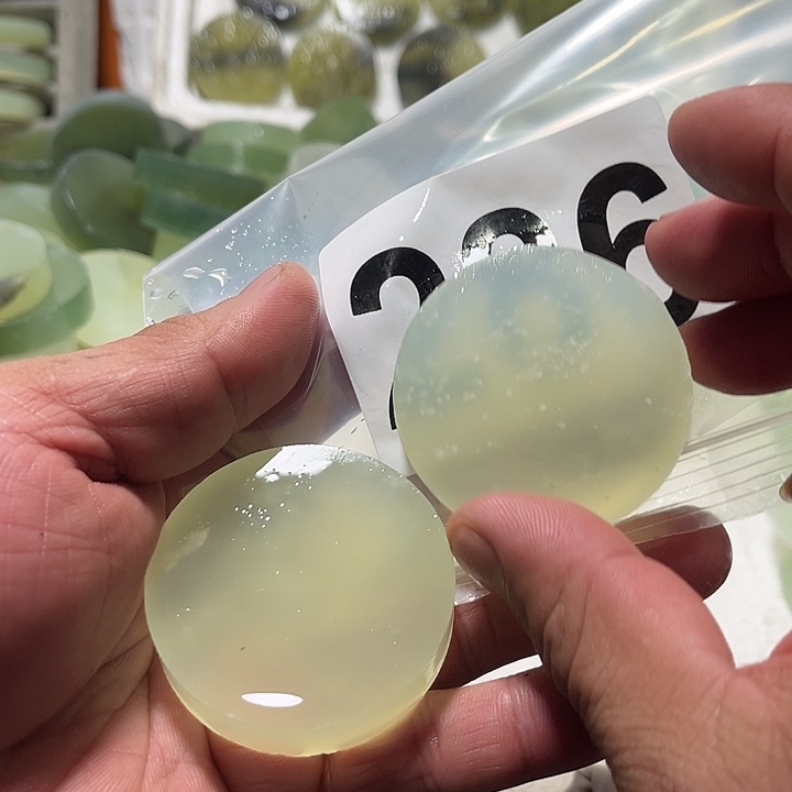 蛇纹石玉未镶嵌珠宝半成品