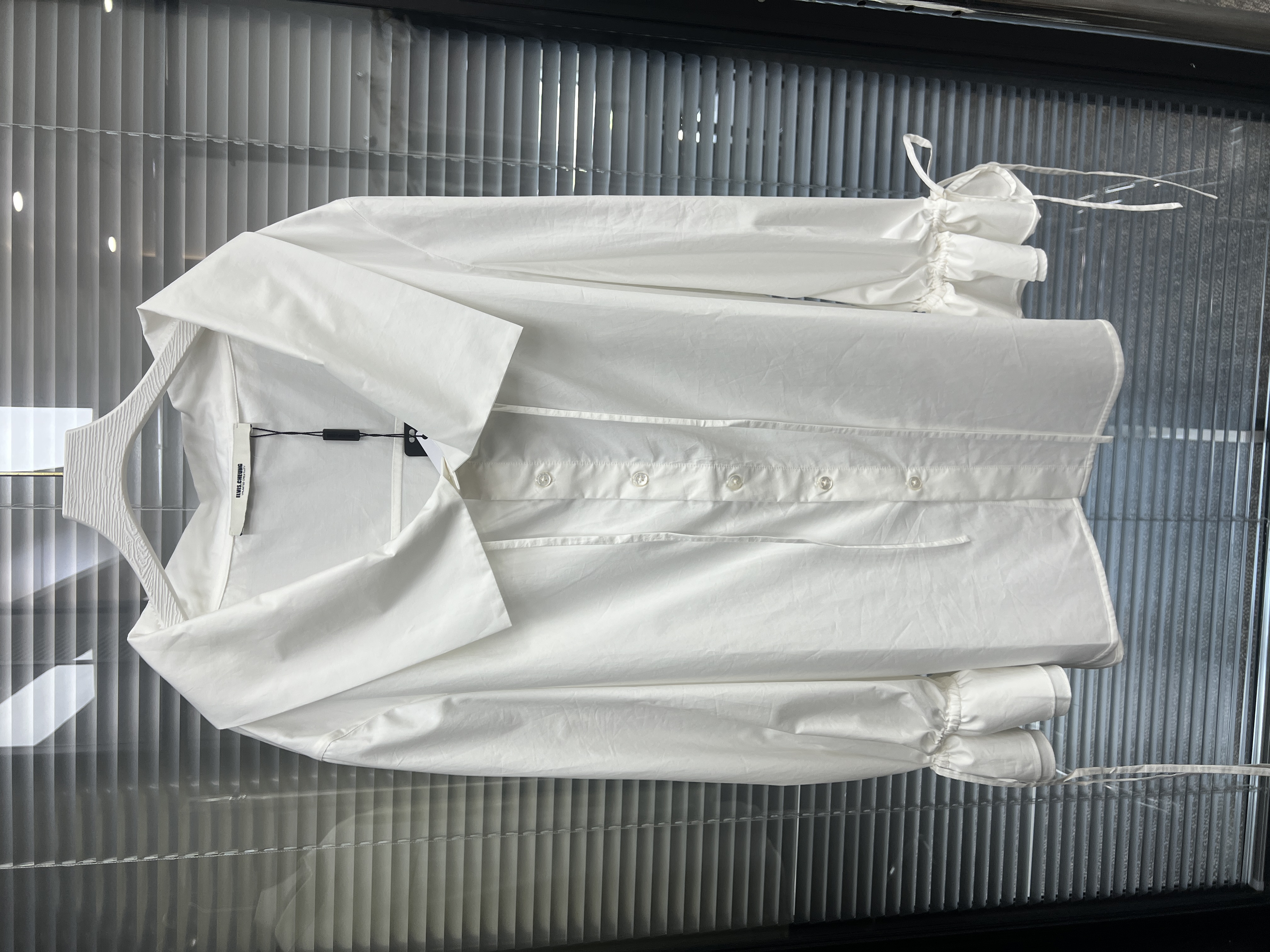 ELVIS.CHEUNG蒋云 大荷叶边领袖口系带衬衫 E25AW06006-1AA202