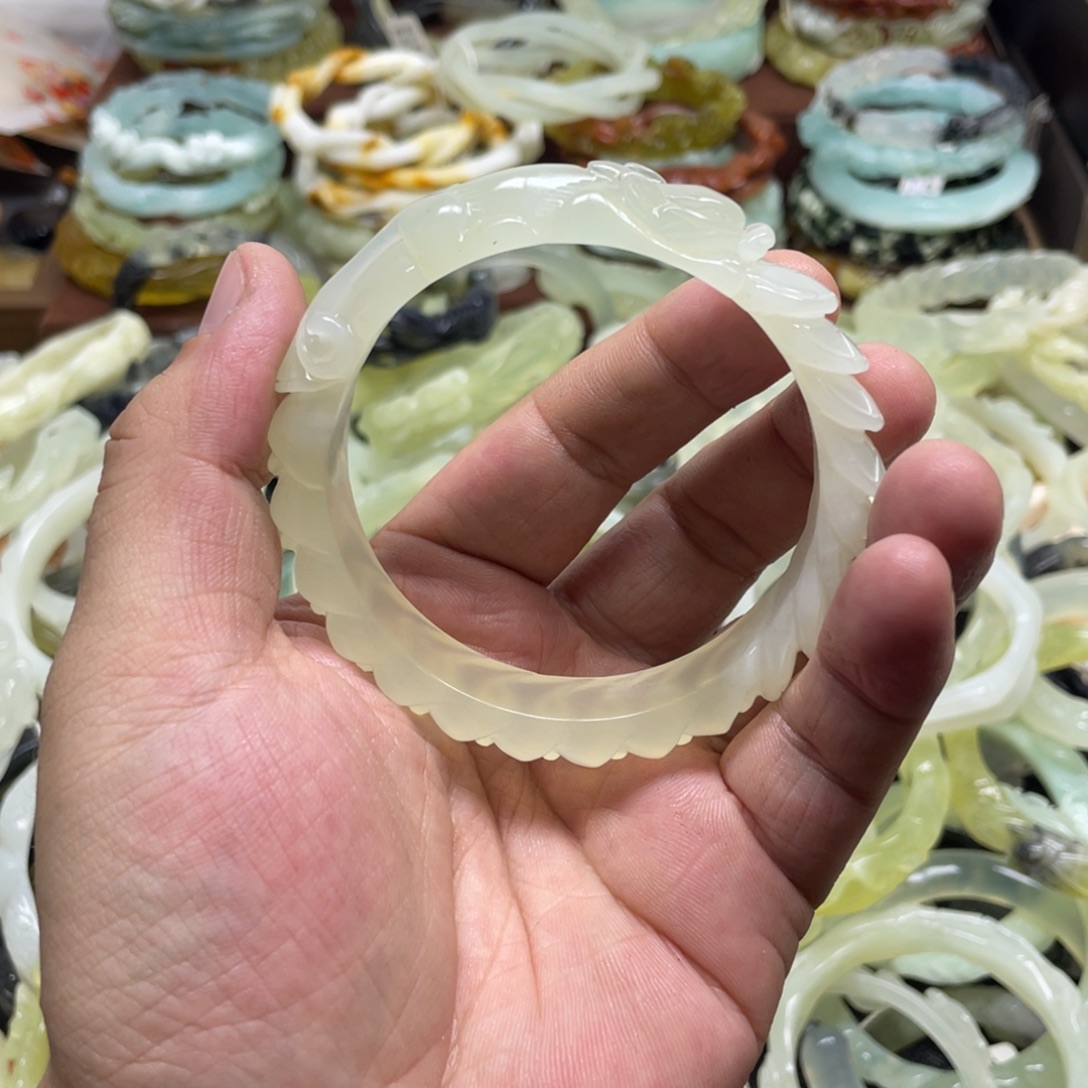 金***洛蛇纹石玉未镶嵌手镯