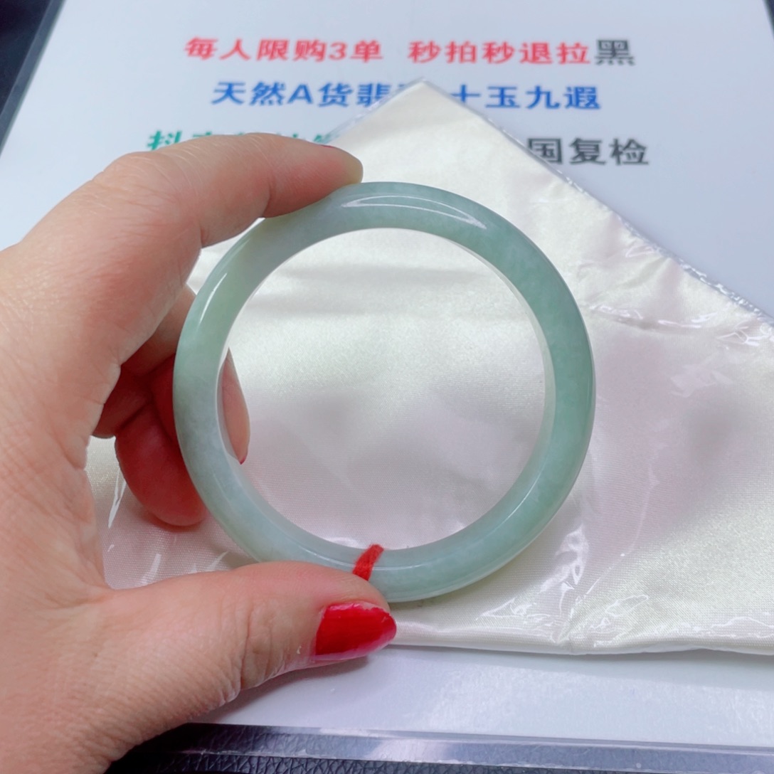 翡翠手镯未镶嵌如****！