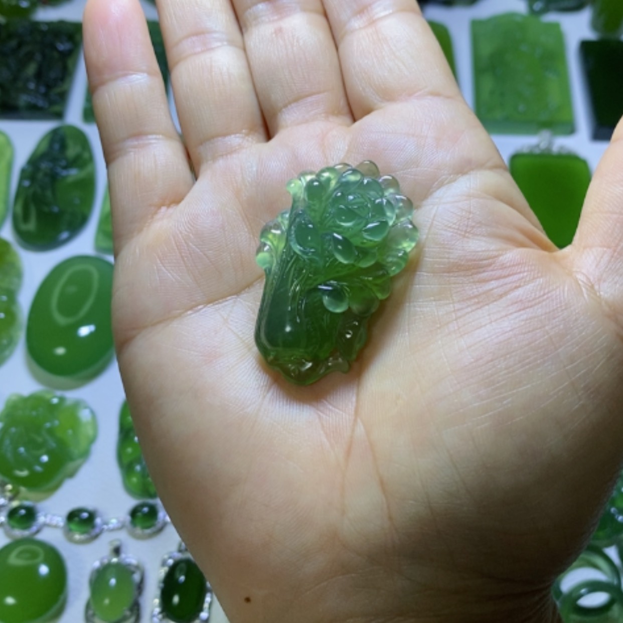 【闪购商品】蛇纹石玉颈饰未镶嵌