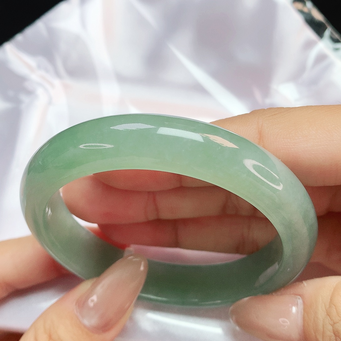 翡翠未镶嵌手镯552