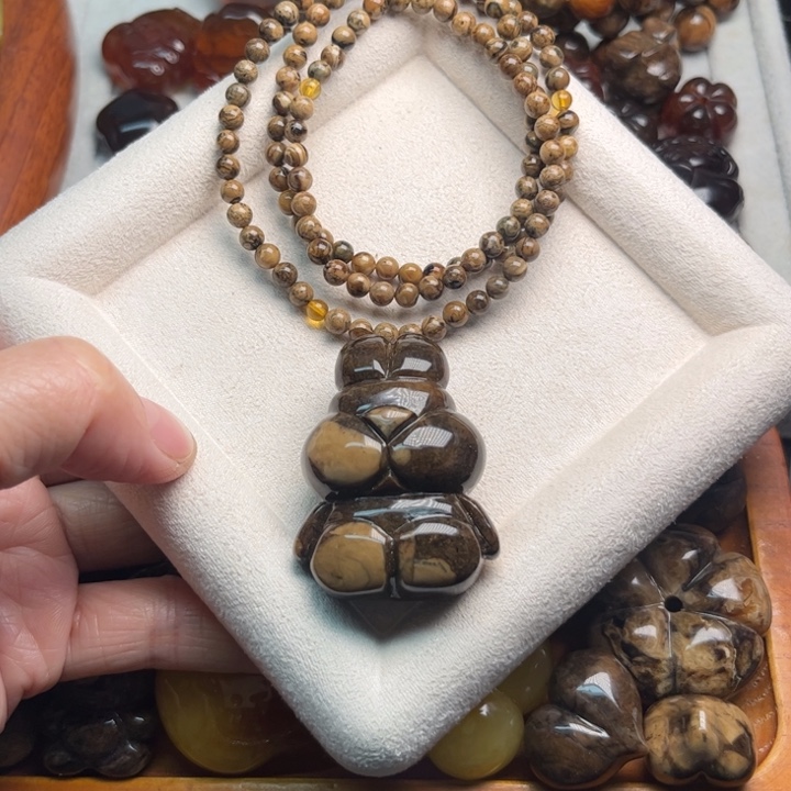 琥珀未镶嵌颈饰一套兔子毛衣链