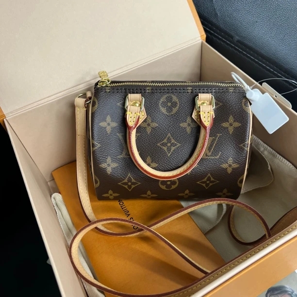 95新 LouisVuitton/路易威登 捐金沉珠/speedy nano单肩
