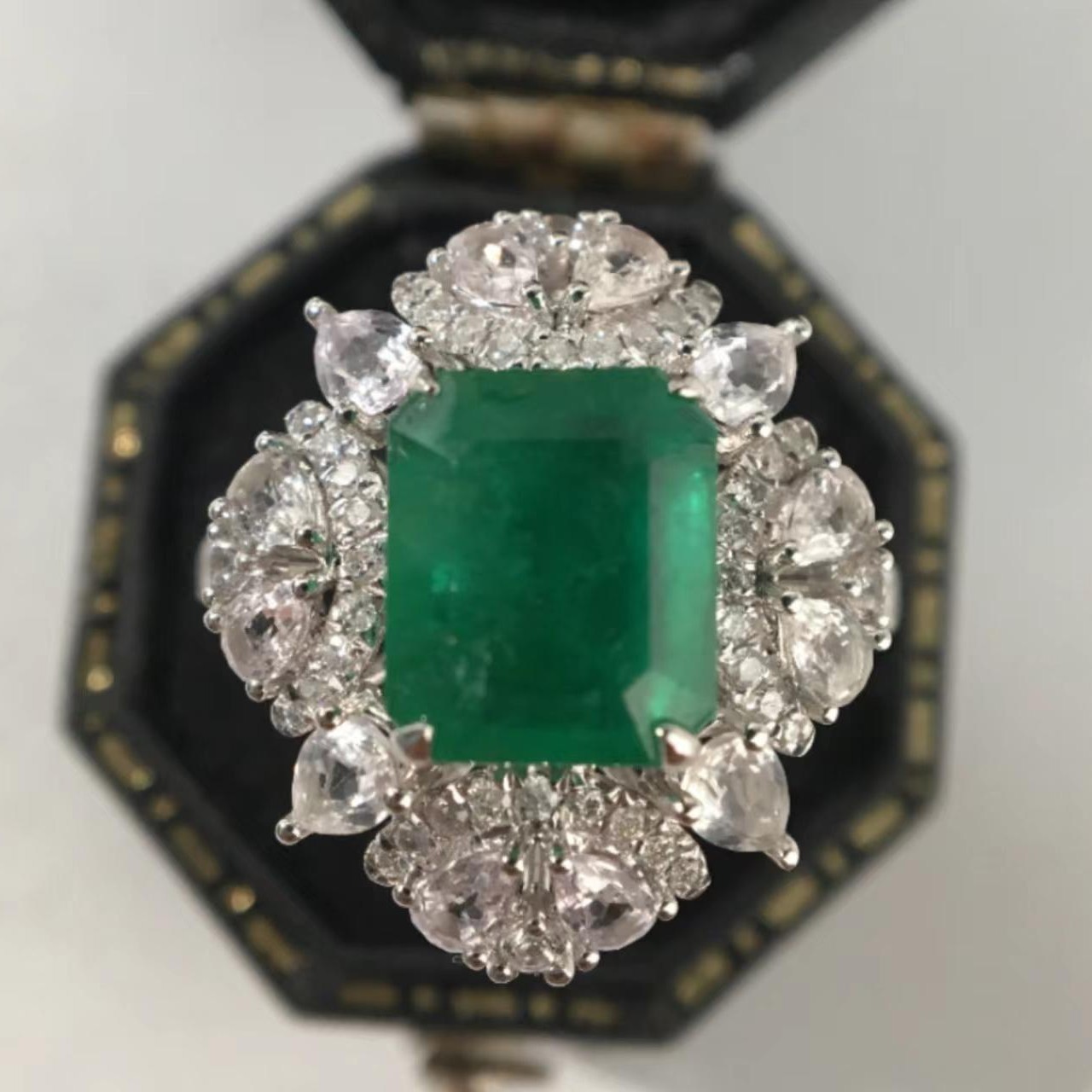 【彩宝之心】祖母绿方切绿宝石18K金镶嵌高货定制富婆款