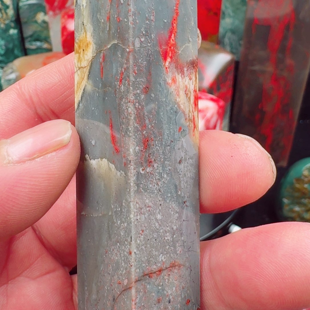 昌化鸡血石牛角冻