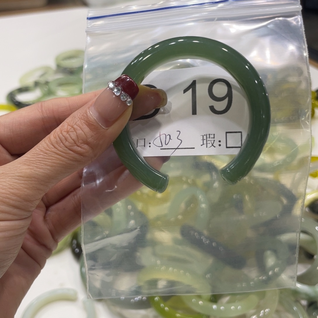 未镶嵌蛇纹石玉手镯