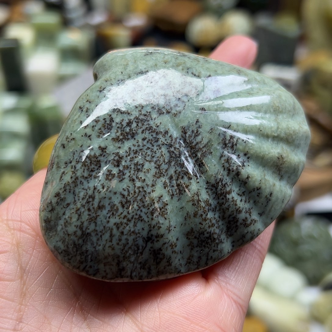 岫岩河磨玉（透闪石质玉）未镶嵌颈饰河磨玉辈辈福