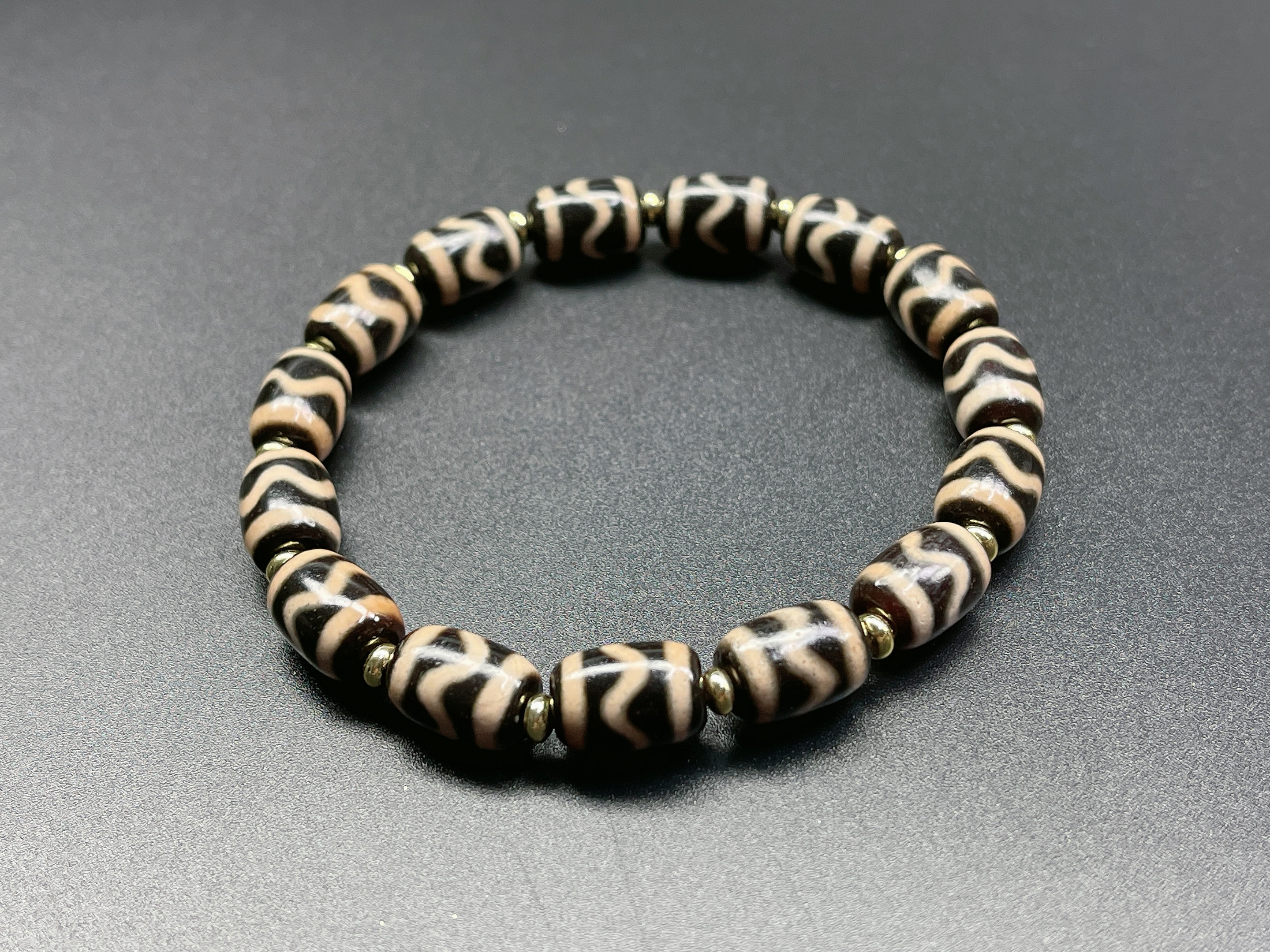 12×8牙黄水纹桶珠手串