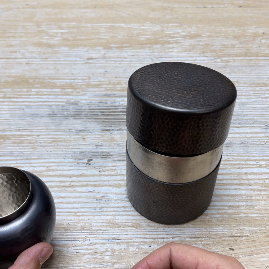 瓷片风**茂密密麻麻地排列着一个