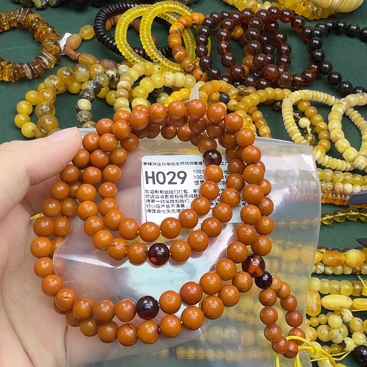 锦***鲤琥珀未镶嵌珠宝奇石