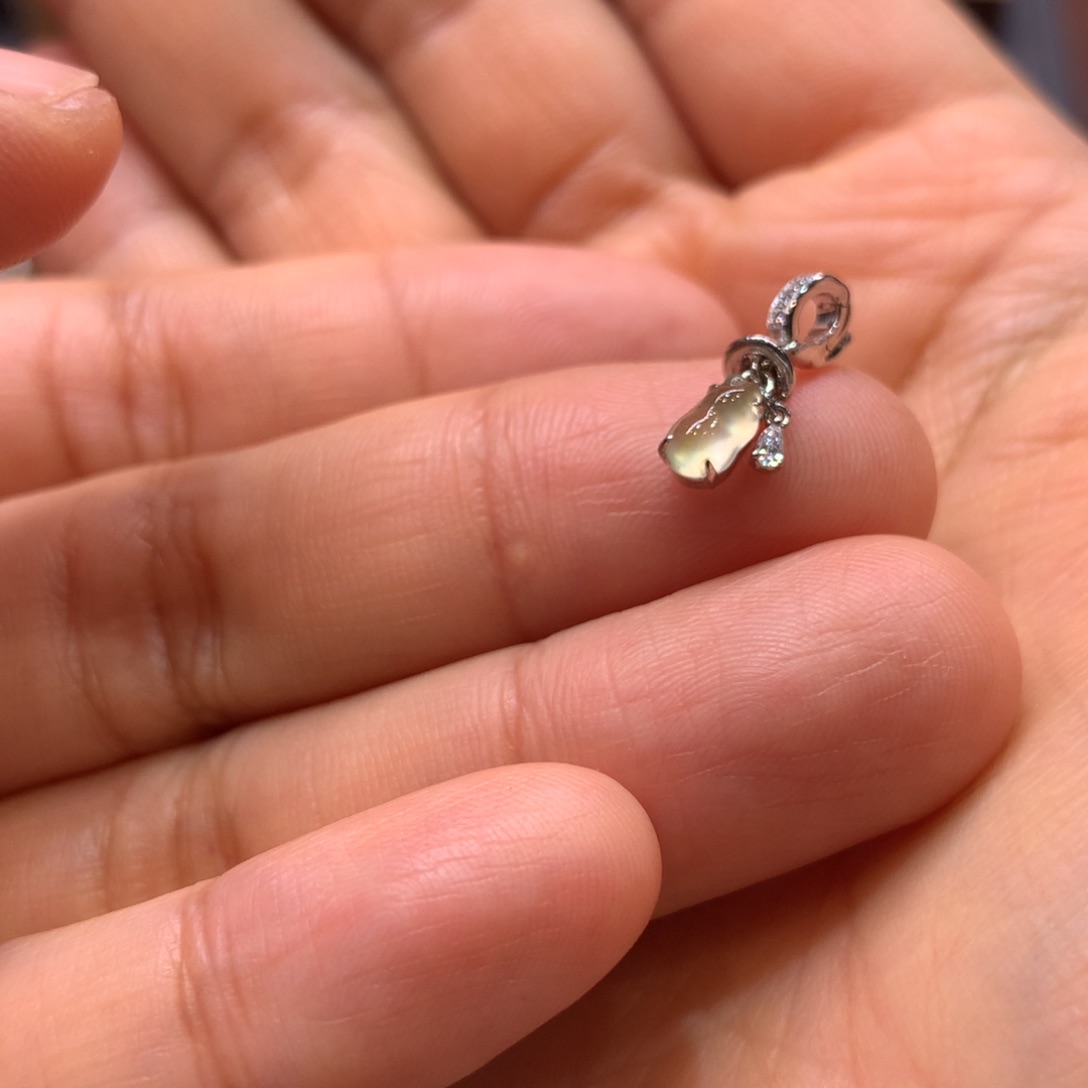 翡翠颈饰18K金镶嵌吊坠