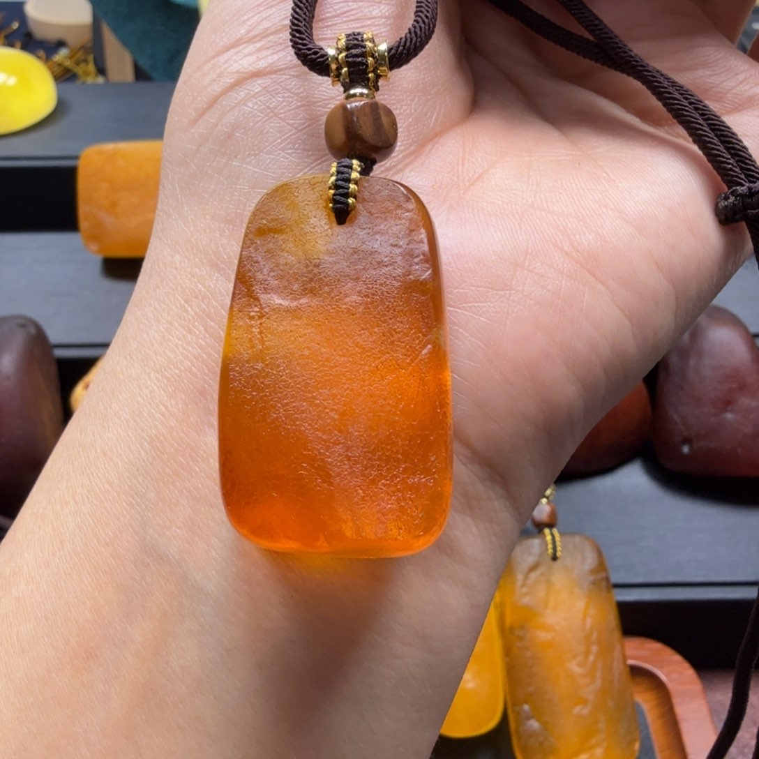 琥珀吊坠(赠链)未镶嵌