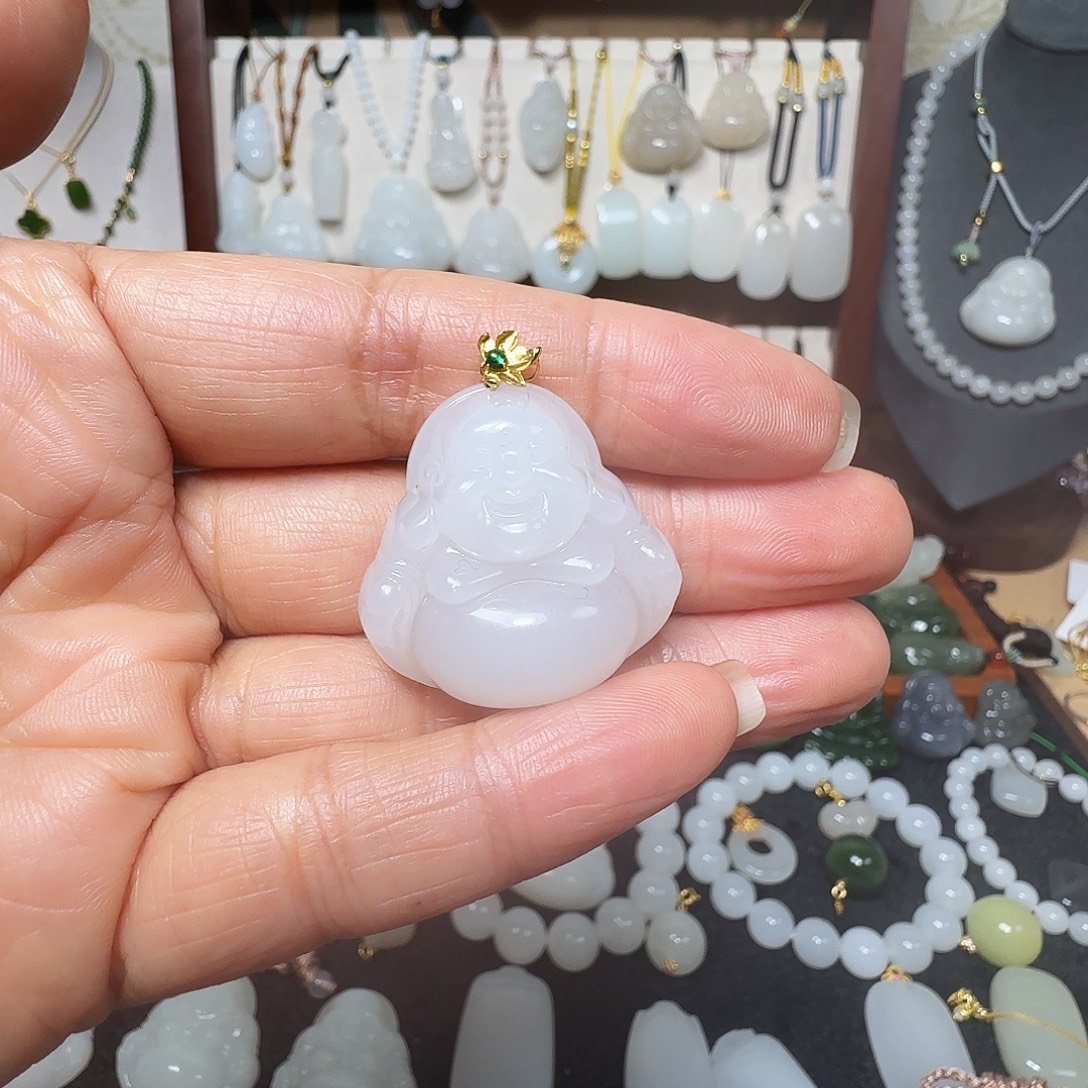 喜***平和田玉未镶嵌颈饰