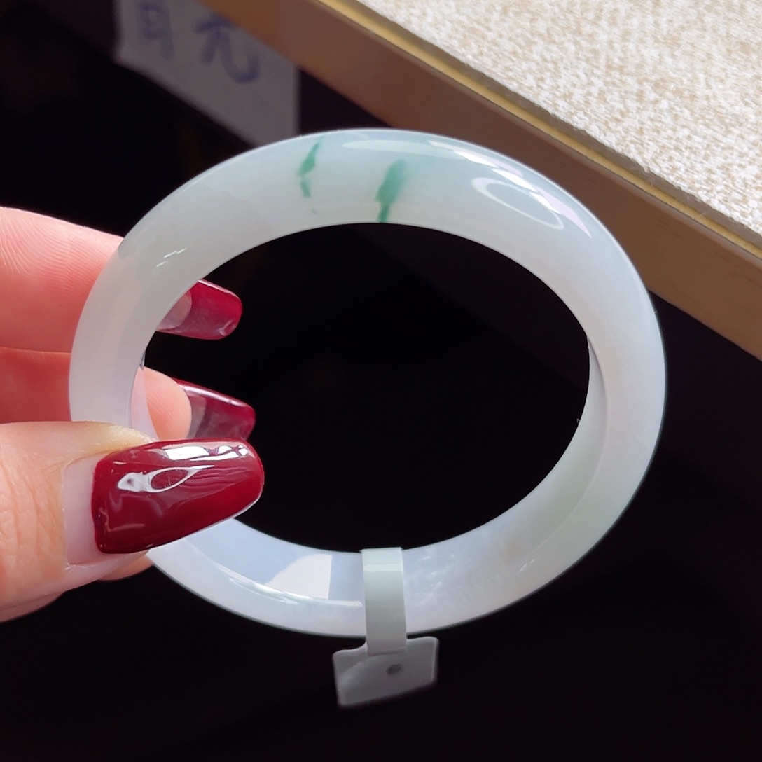 翡翠手镯未镶嵌手镯