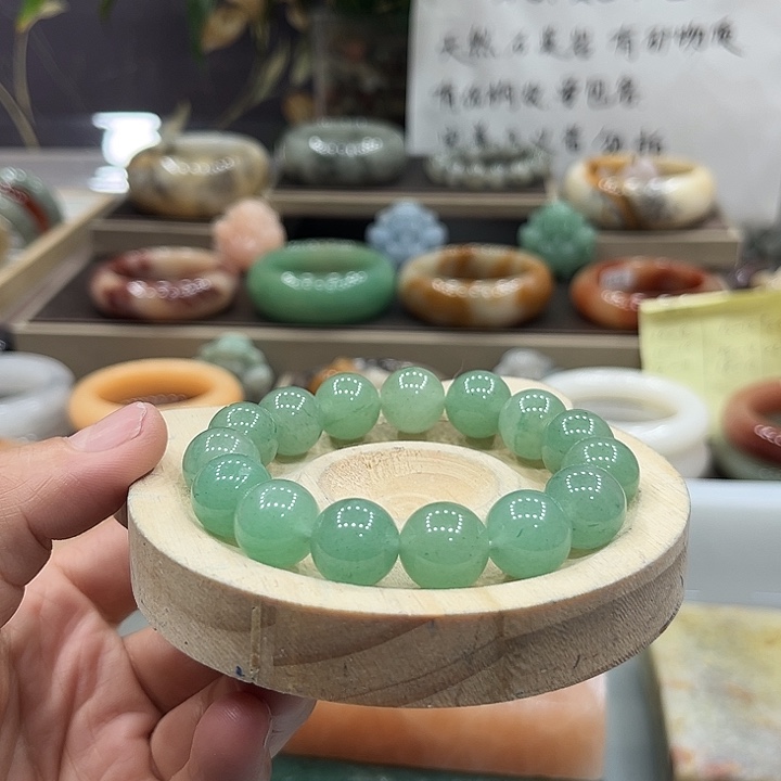 石英质玉（佘太翠）未镶嵌手镯