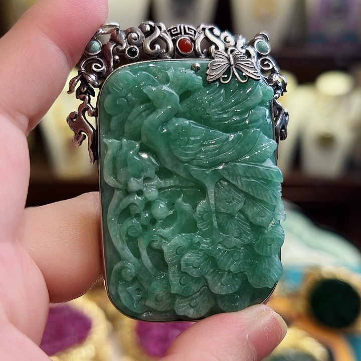 翡翠颈饰未镶嵌古风
