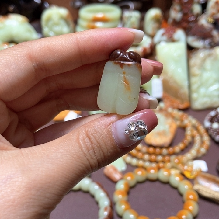 岫岩河磨玉（透闪石质玉）未镶嵌把件