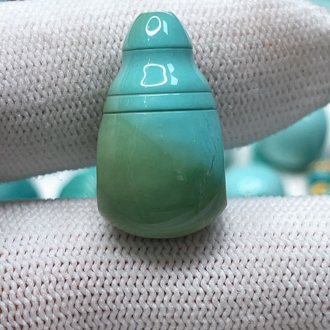 绿松石未镶嵌颈饰