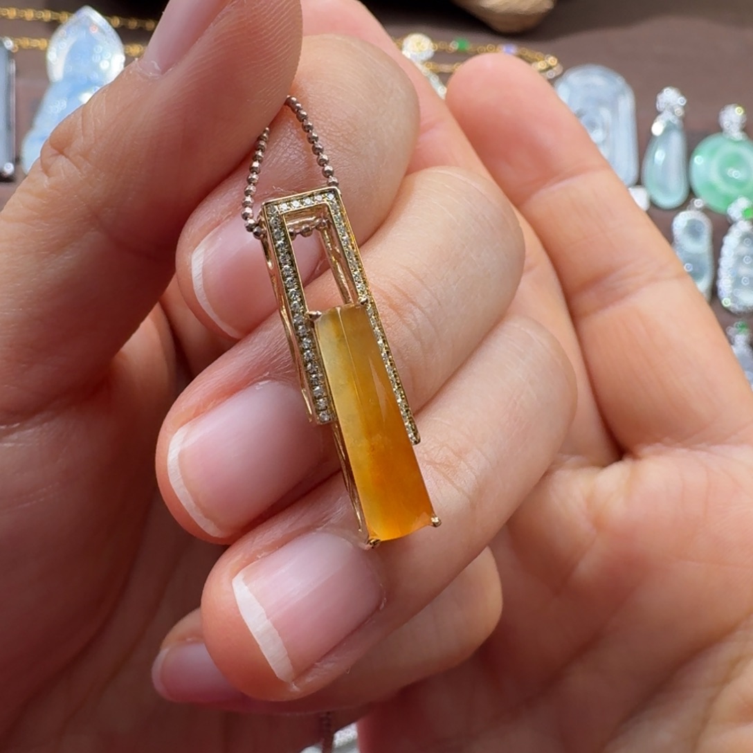 翡翠18K金镶嵌颈饰高冰玻璃种蜜糖黄翡无事柱