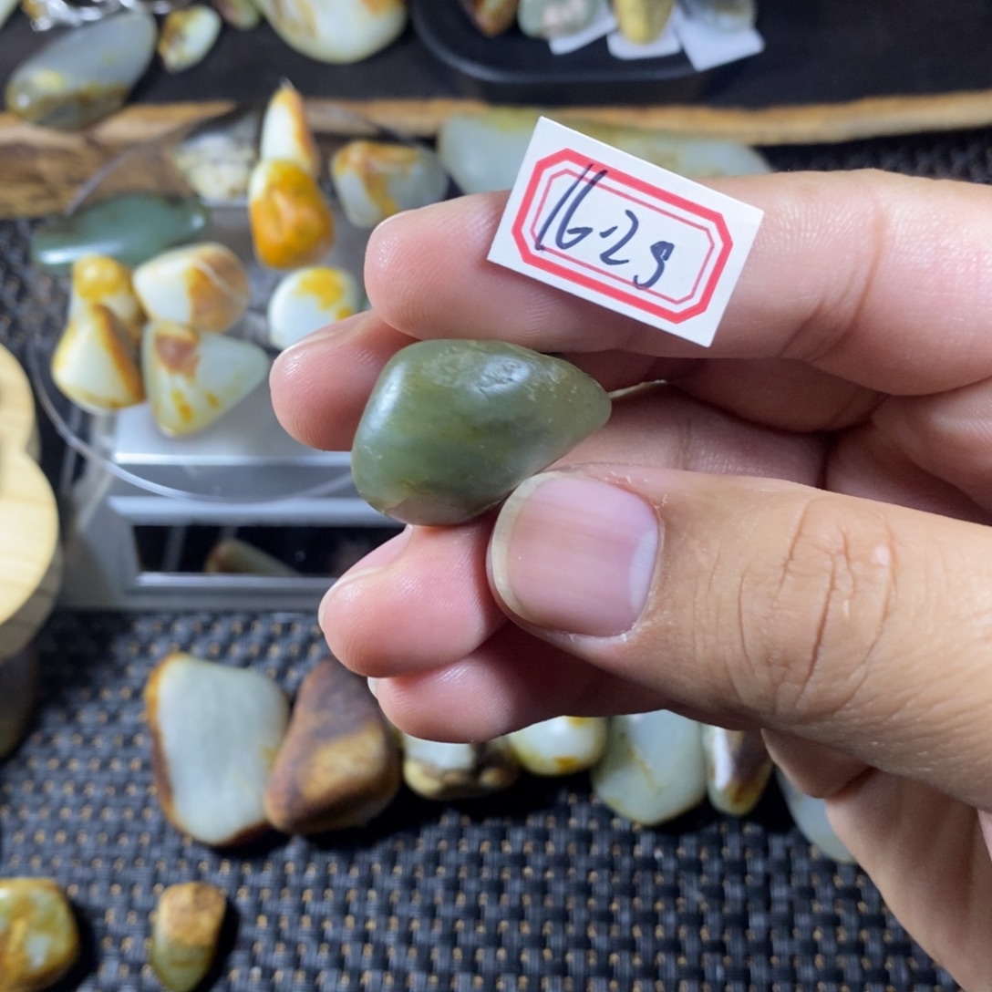 和田玉（糖玉）未镶嵌挂件
