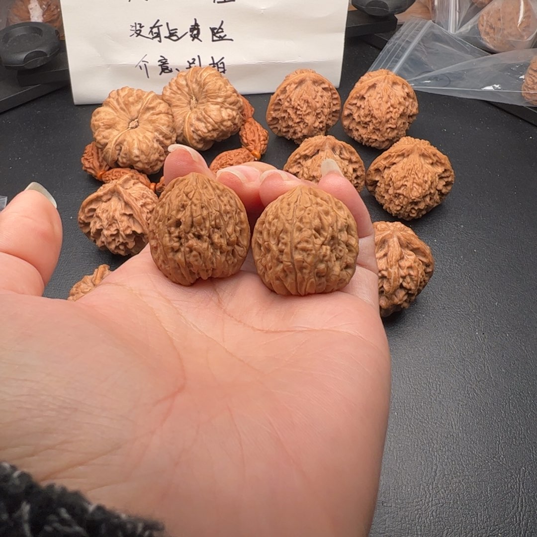 安***步把件文玩核桃南疆石