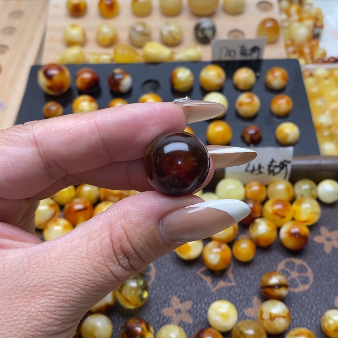 钧***宝琥珀未镶嵌珠宝奇石蜜蜡