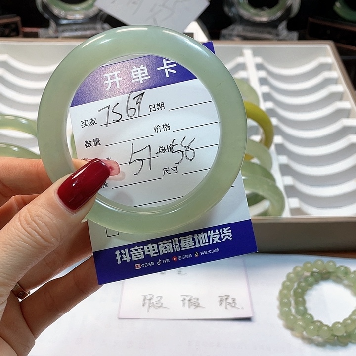 蛇纹石玉手镯未镶嵌A****贼