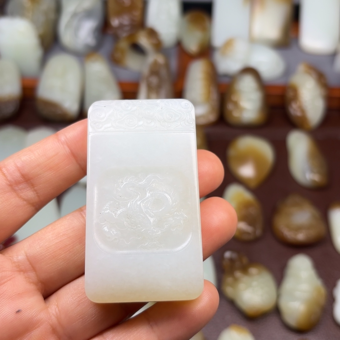 和田玉（糖玉）颈饰未镶嵌