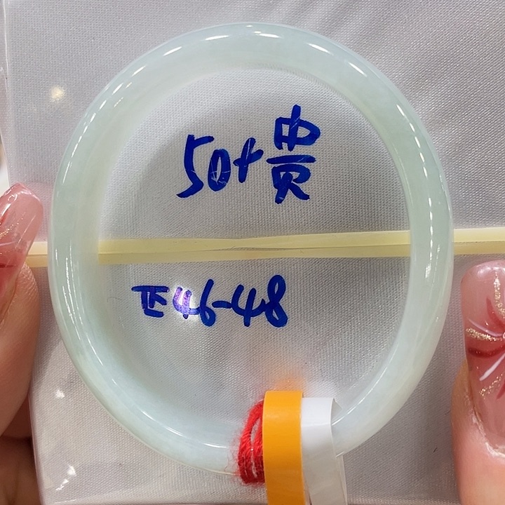 翡翠手镯未镶嵌翡翠手镯