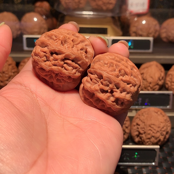 用***9文玩核桃把件玉柱