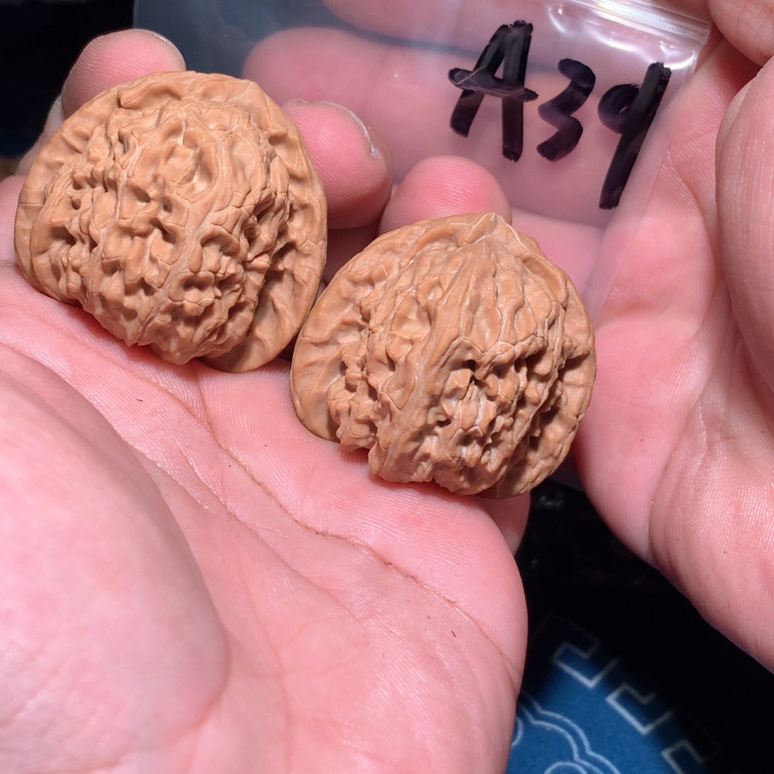 文玩核桃吊坠白狮子a39