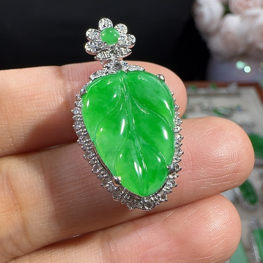 翡翠吊坠(不含链)18K金镶嵌