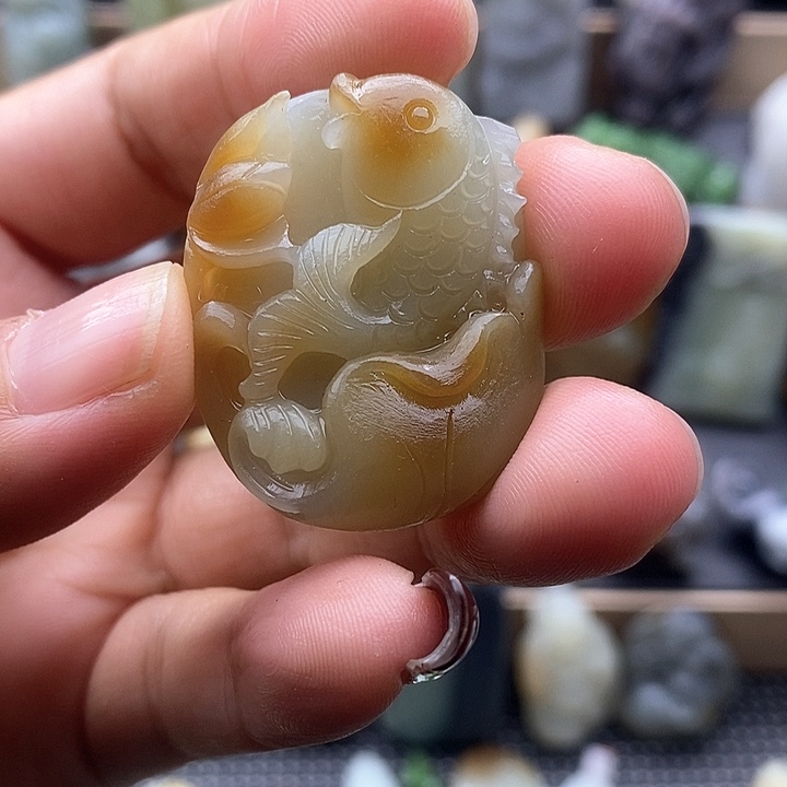 颈饰未镶嵌和田玉（糖玉）