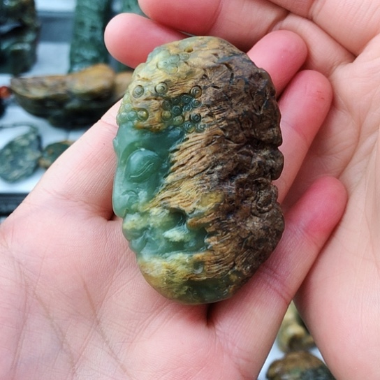 未镶嵌岫岩河磨玉（透闪石质玉）挂件