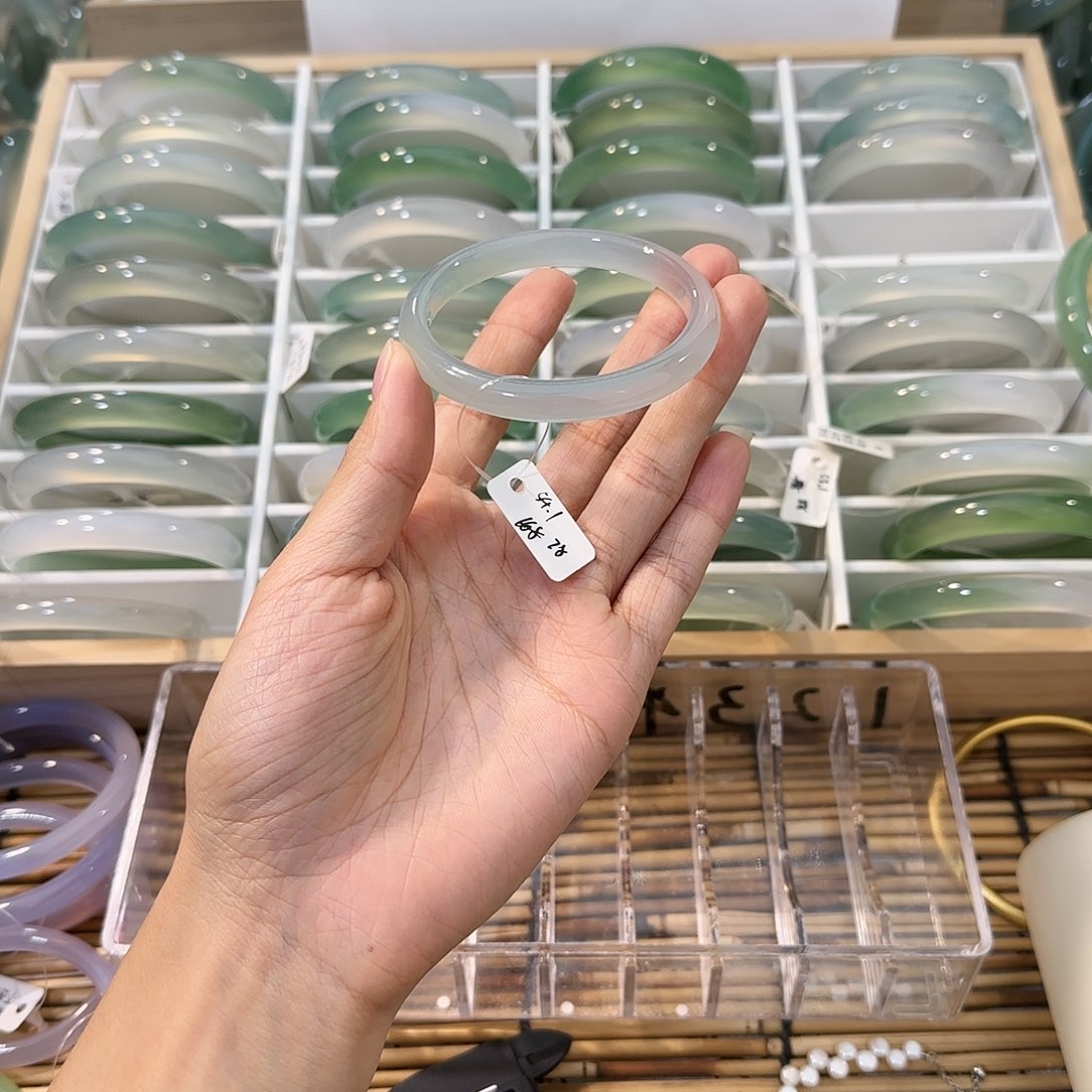 玛瑙/玉髓未镶嵌手镯圈口54.1