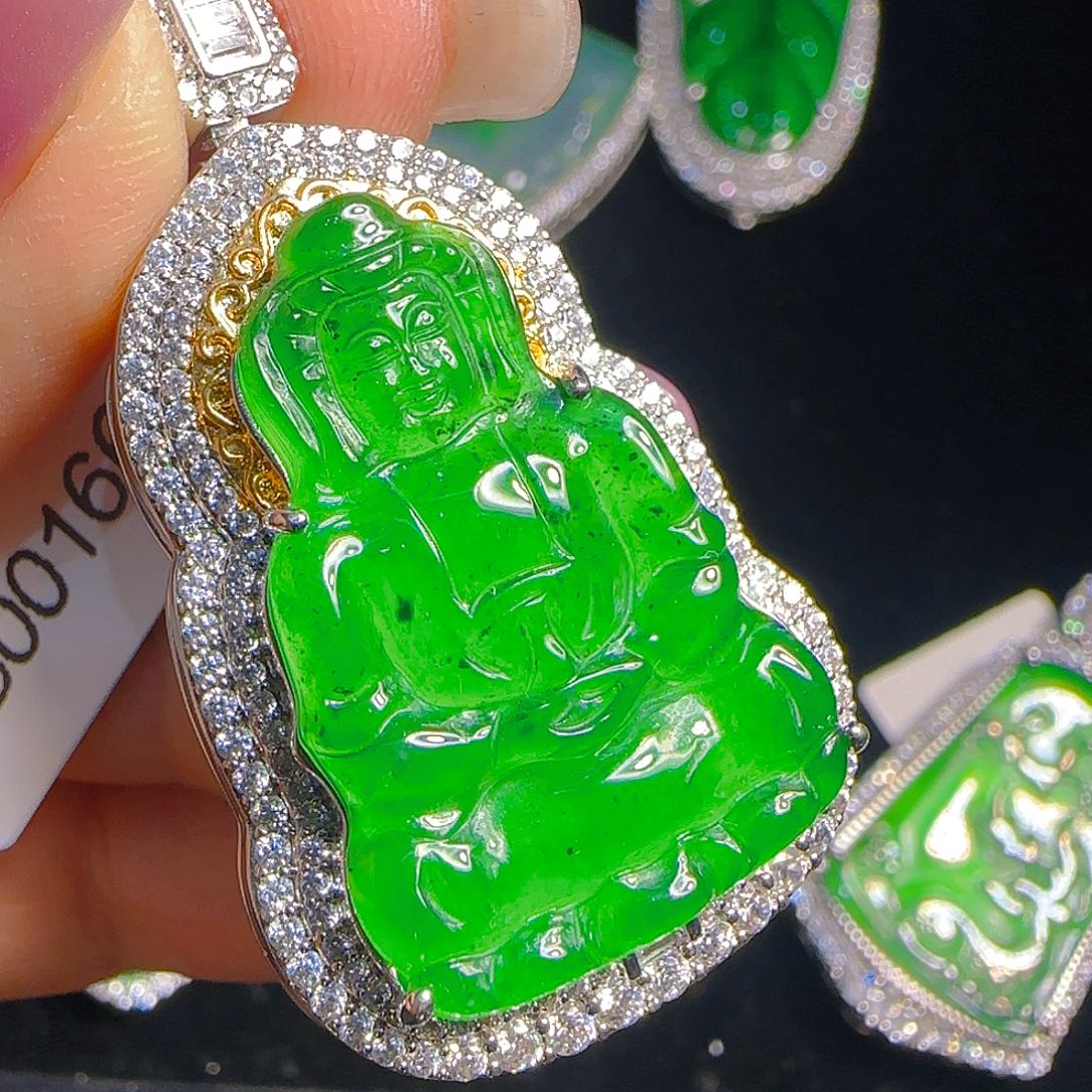 翡翠吊坠(赠链)未镶嵌