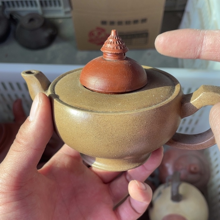 老厂紫砂壶一件。